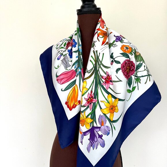 Gucci Silk Wrap Flora 1 Print Multicolor Blue Border Scarf - Picture 6 of 16